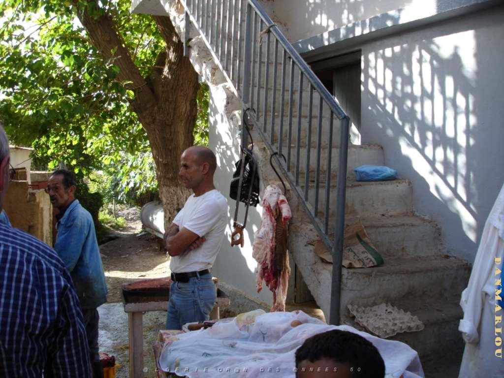 ORAN 10 2005 126 CHRYSTEL LE MARCHE ET SON BOUCHER.JPG